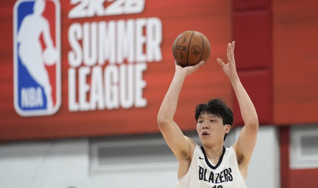 美记：杨瀚森把三分练出来会很有用 尤其是挡拆外弹后的三分出手